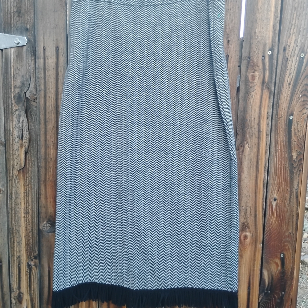 Nina Leonard Black and Gray Herringbone Pencil Skirt